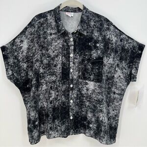 LuLaRoe Amy Womens Top Medium Black Stonewash Retro Look Short Sleeve Button Up